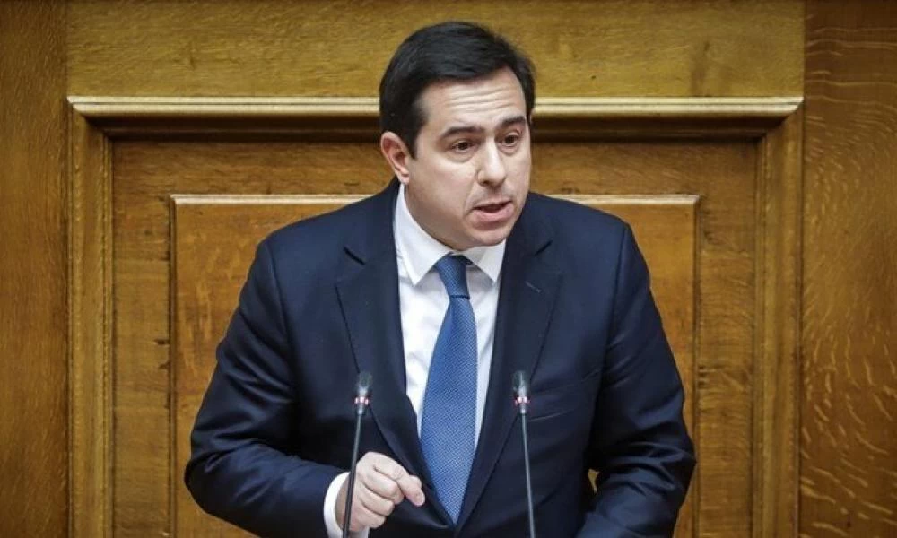 Μηταράκης: "Διαφέρει από το 2016 η επίσκεψη του πάπα στη Λέσβο"